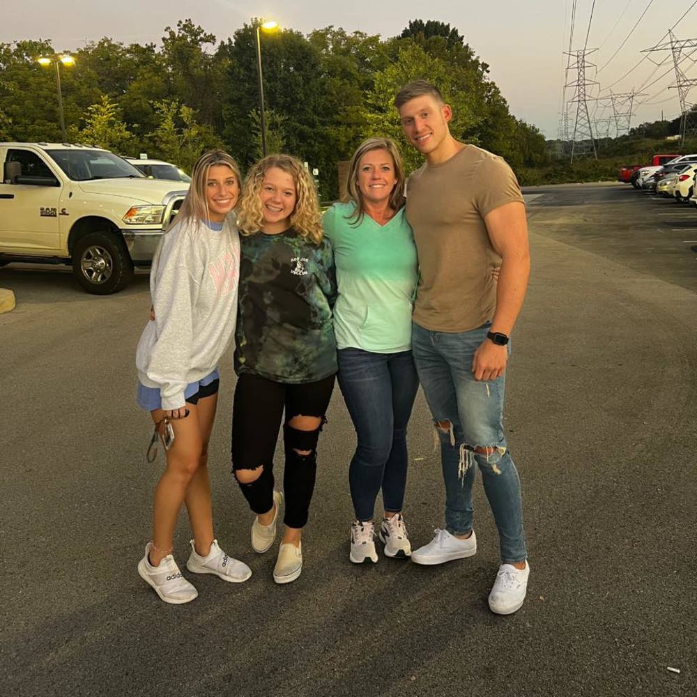 Meet your Posher, Gena